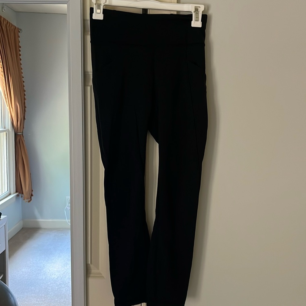 Black Lululemon leggings with pockets size 4